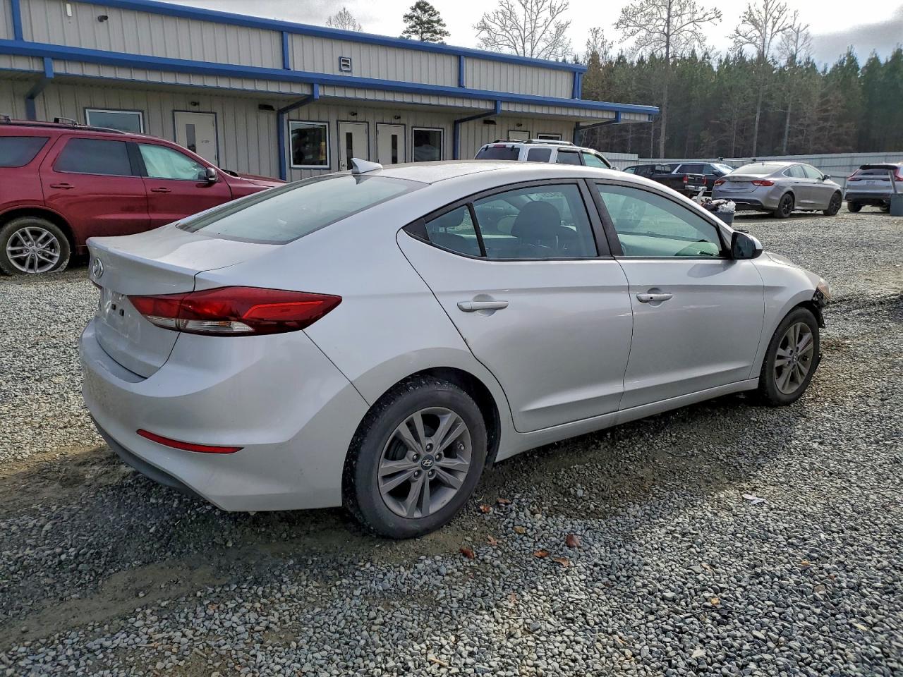 HYUNDAI ELANTRA SE
