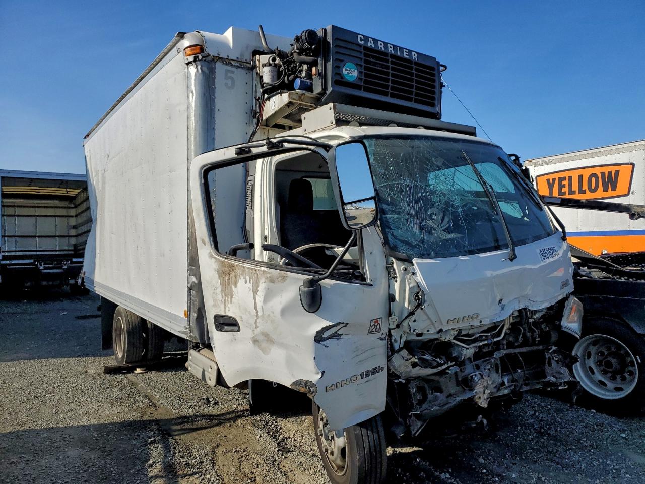 Lot #3302820930 2016 HINO 195