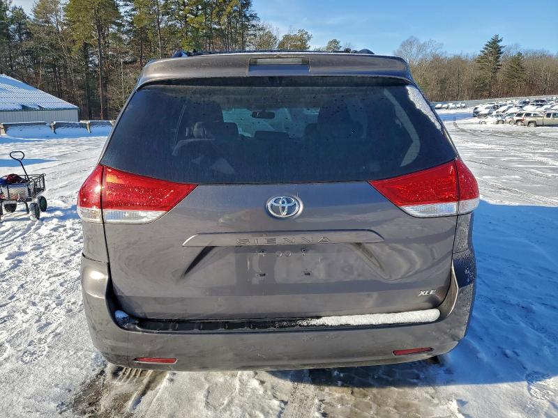 2013 TOYOTA SIENNA XLE #3303658962