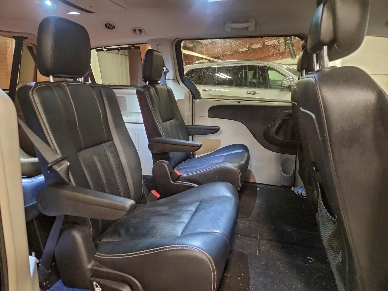 CHRYSLER TOWN & COUNTRY TOURING L