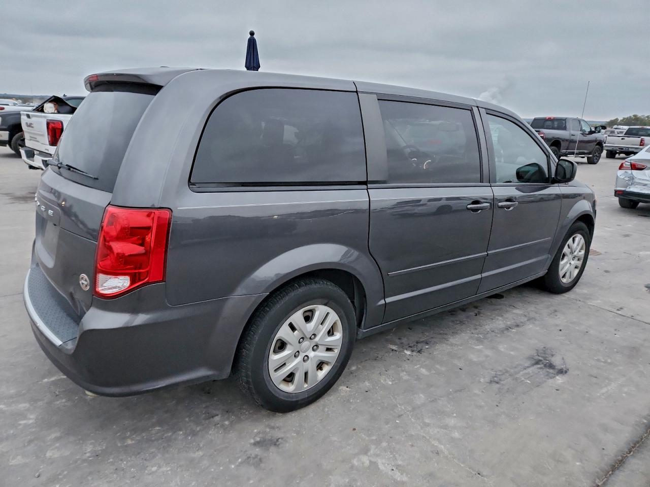 Lot #3317694071 2016 DODGE GRAND CARA