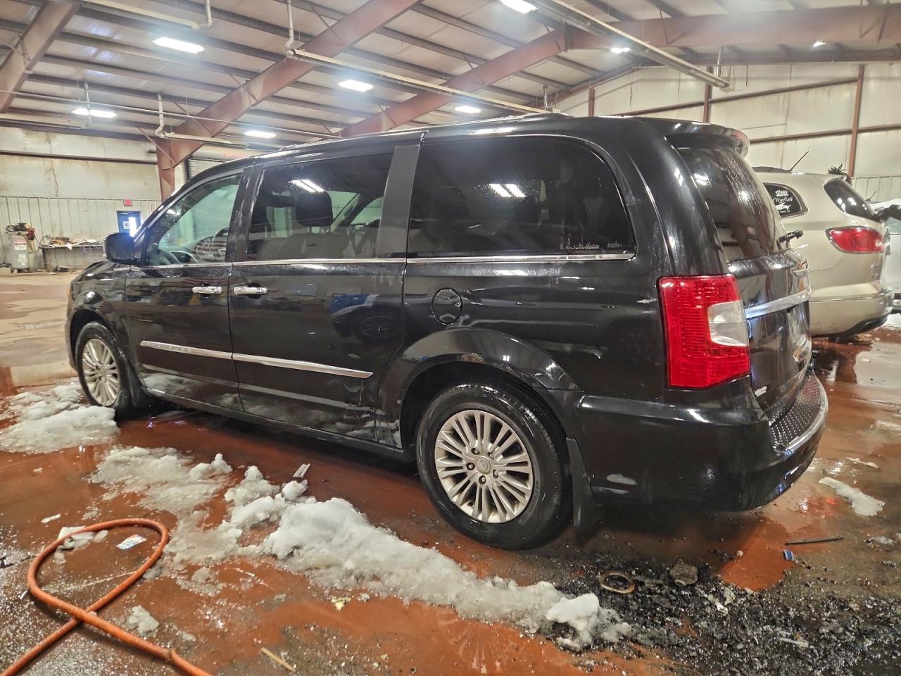 CHRYSLER TOWN & COUNTRY TOURING L