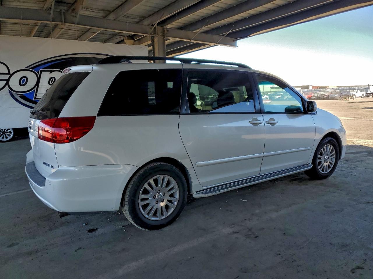 Lot #3310626828 2007 TOYOTA SIENNA XLE