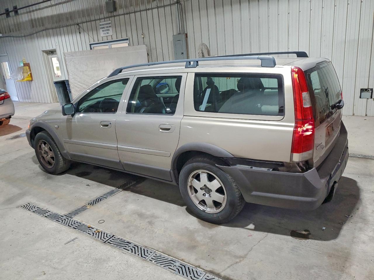 Lot #3315961189 2004 VOLVO XC70