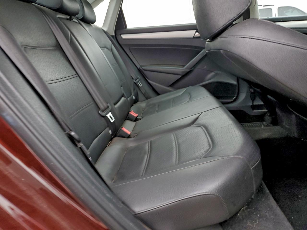 VOLKSWAGEN PASSAT SE