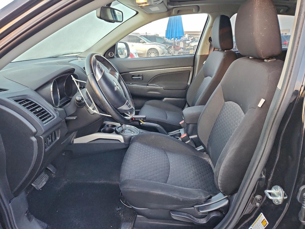 MITSUBISHI OUTLANDER SE