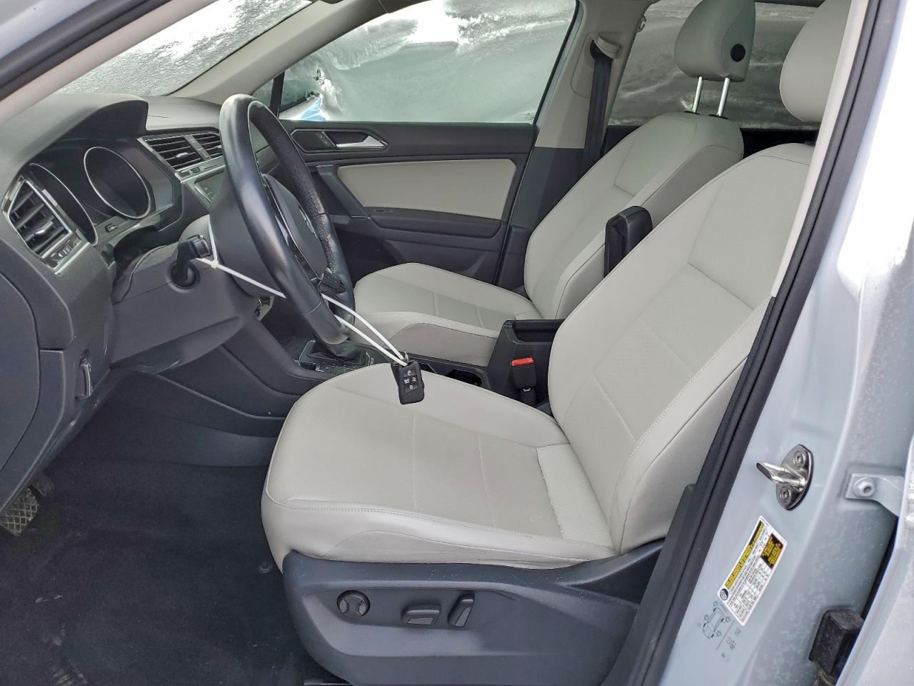 VOLKSWAGEN TIGUAN SE