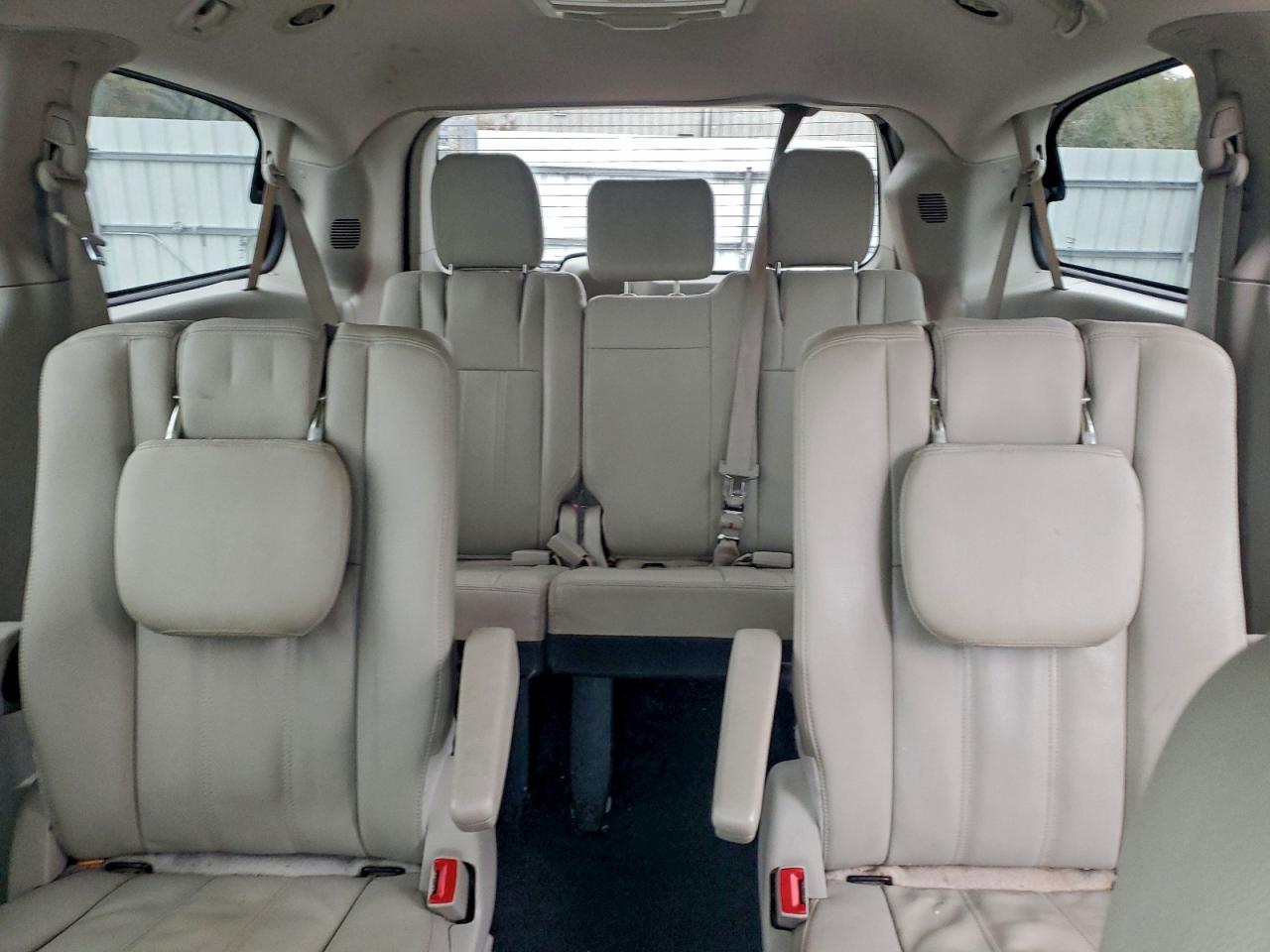 CHRYSLER TOWN & COUNTRY LX