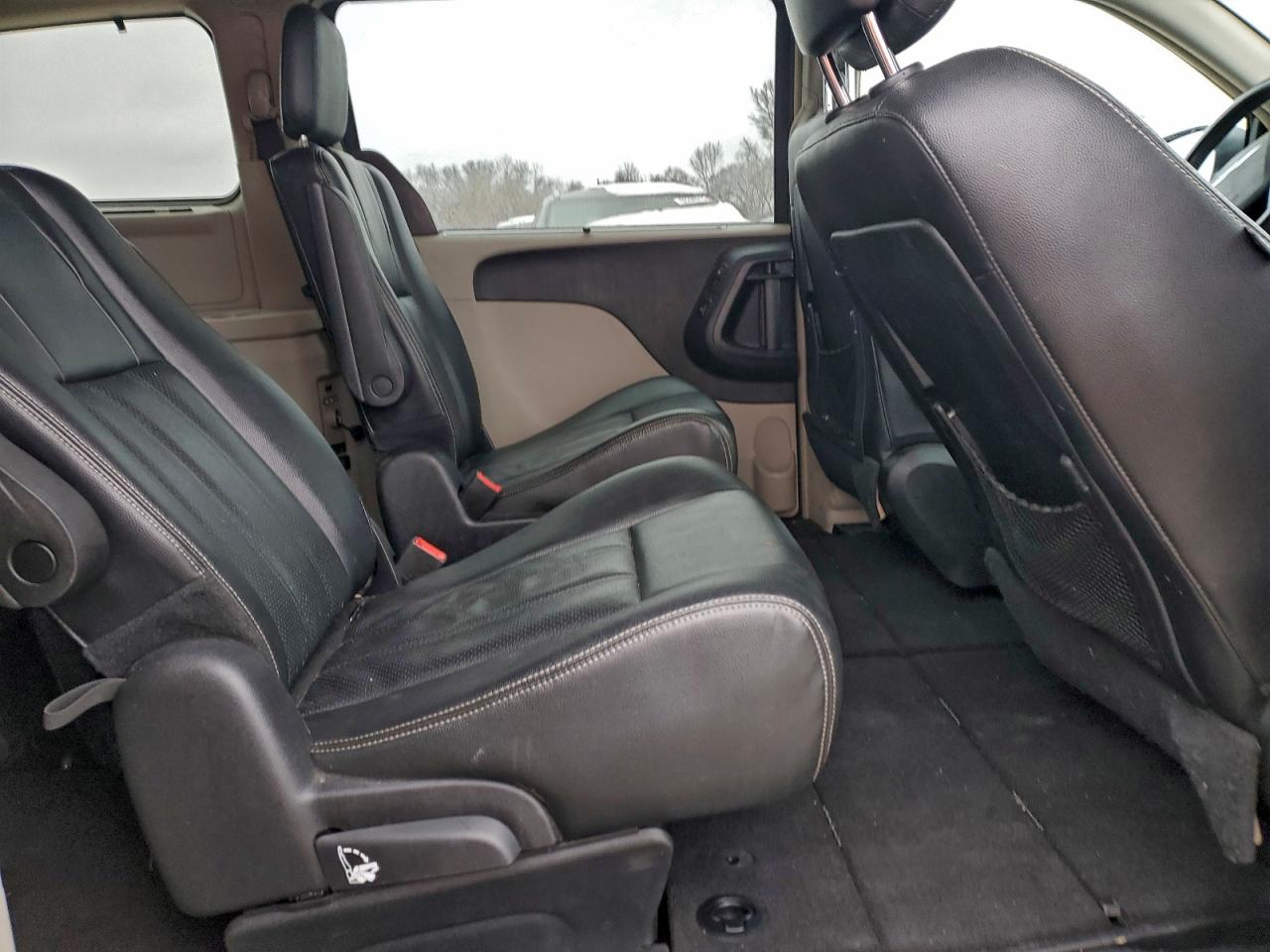 Lot #3308244193 2016 CHRYSLER TOWN & COU