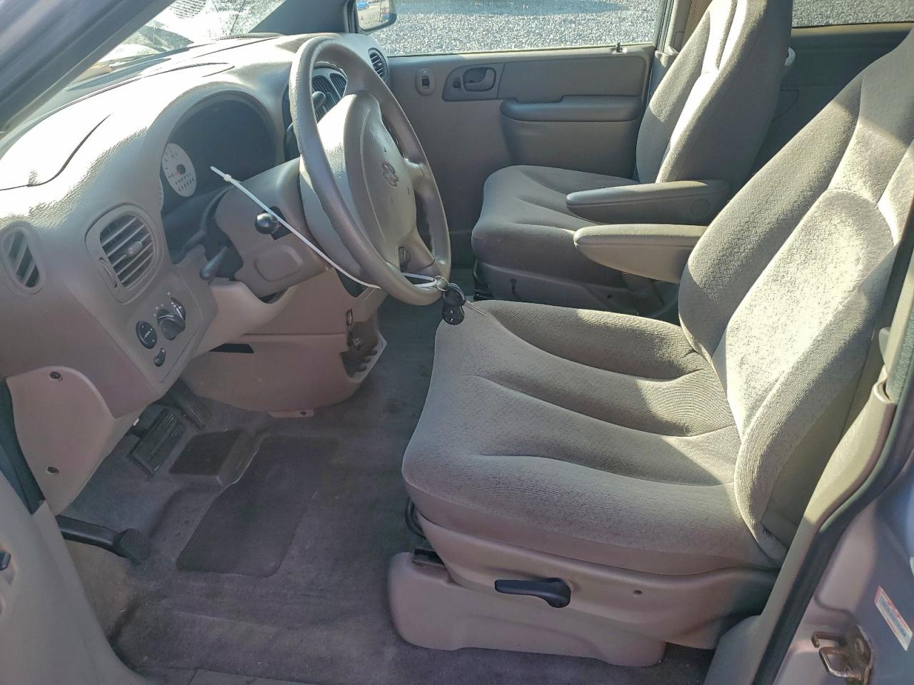 Lot #3318994354 2003 DODGE CARAVAN SE