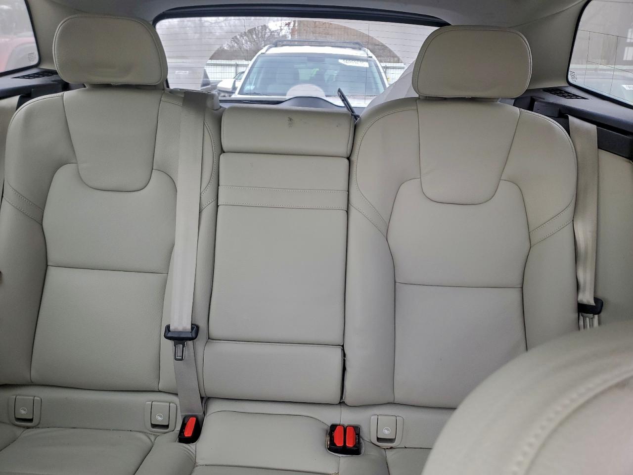 VOLVO XC60 T5 MOMENTUM