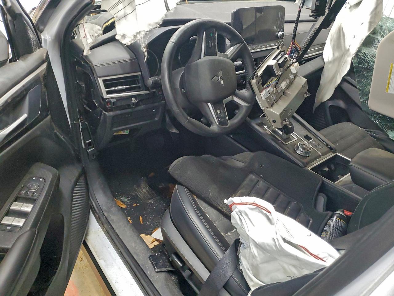 MITSUBISHI OUTLANDER SE