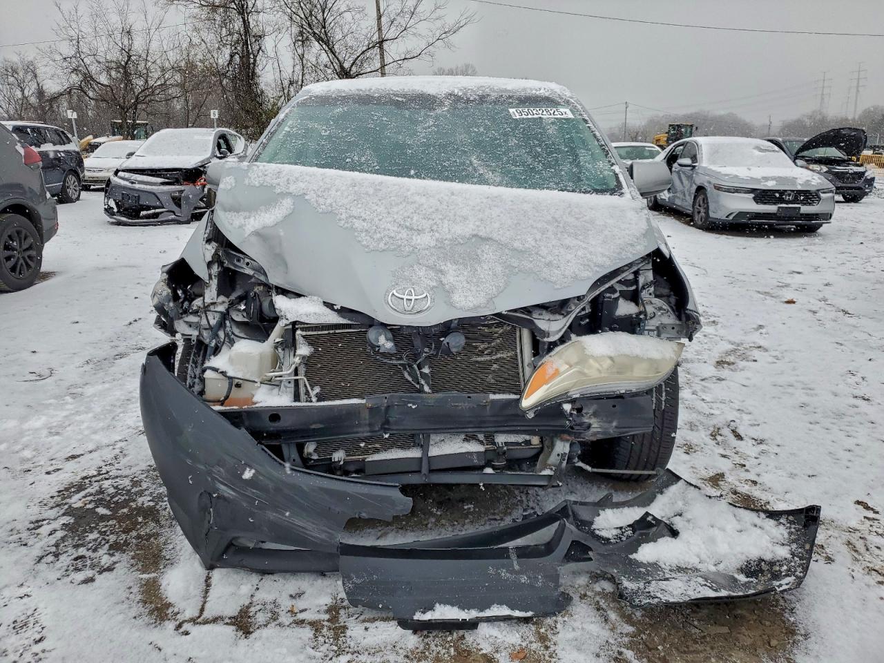 Lot #3309627096 2013 TOYOTA SIENNA XLE