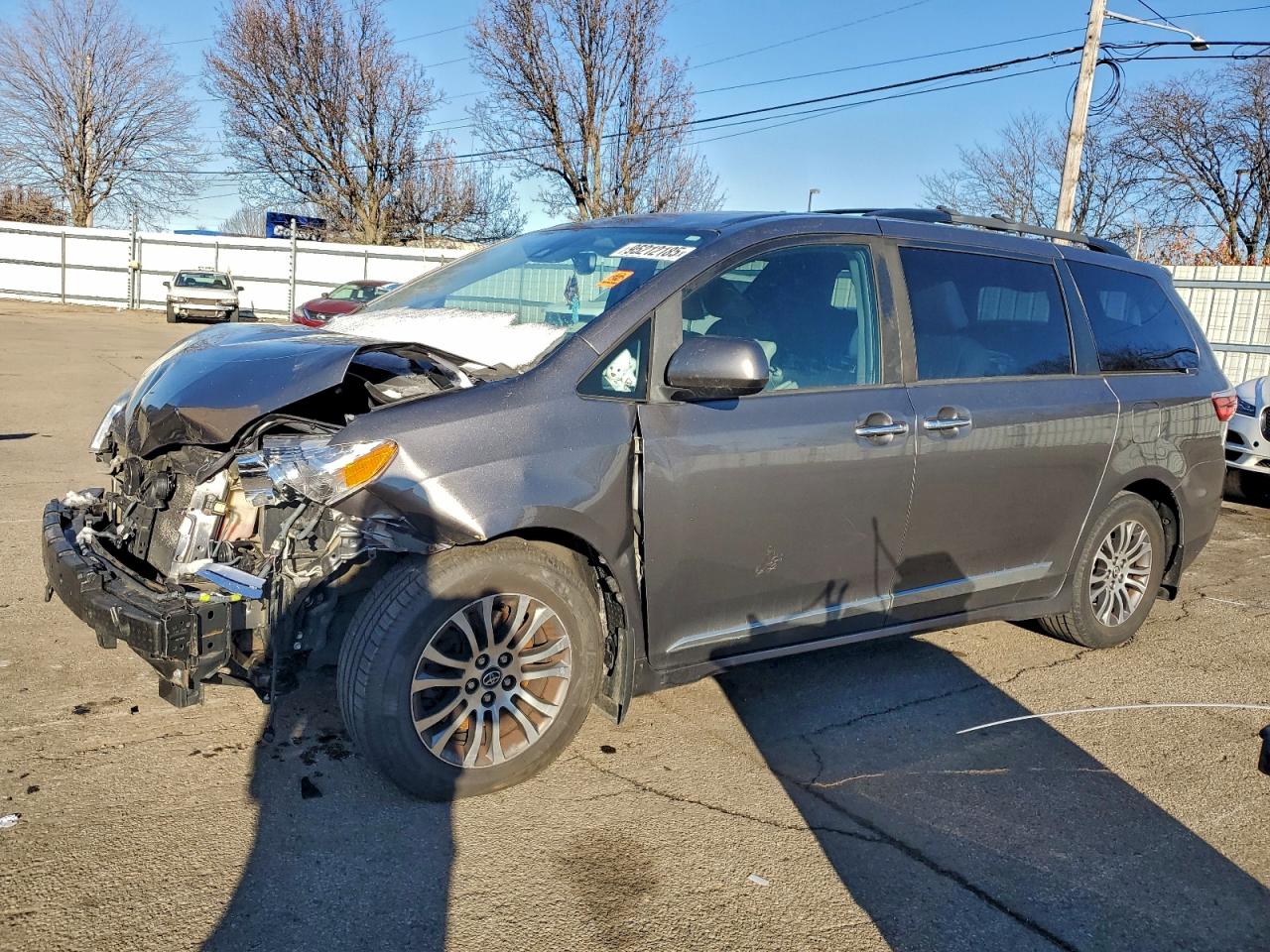 Lot #3310415008 2018 TOYOTA SIENNA XLE
