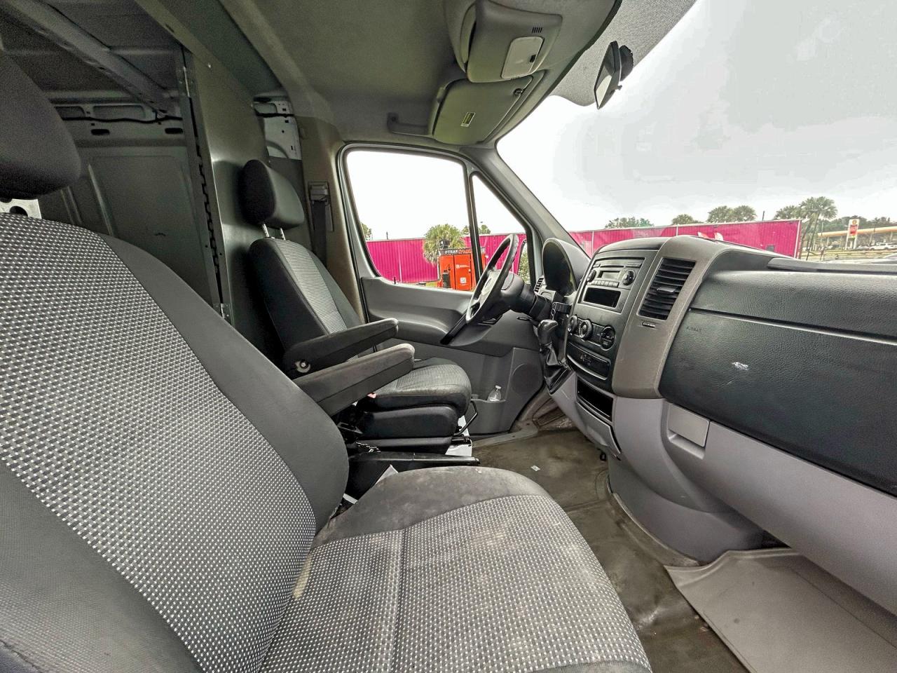 MERCEDES-BENZ SPRINTER 2500