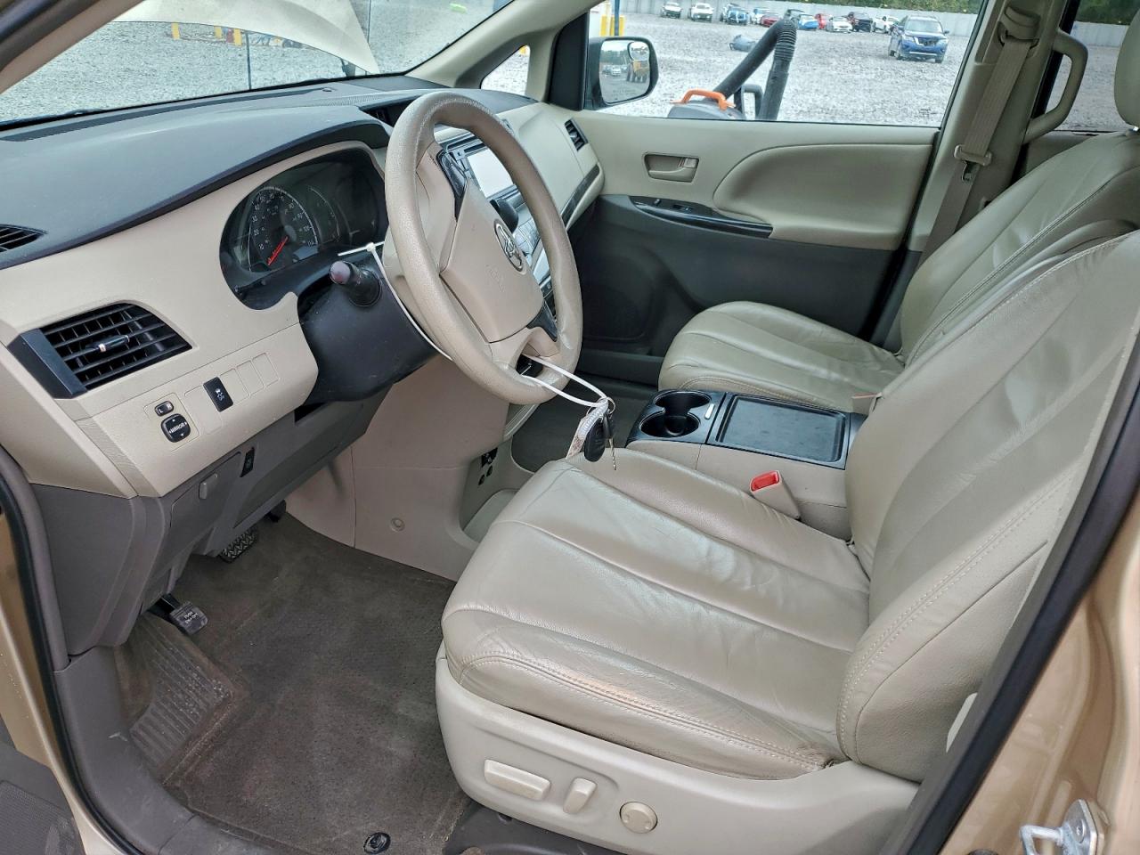 Lot #3301829380 2013 TOYOTA SIENNA LE