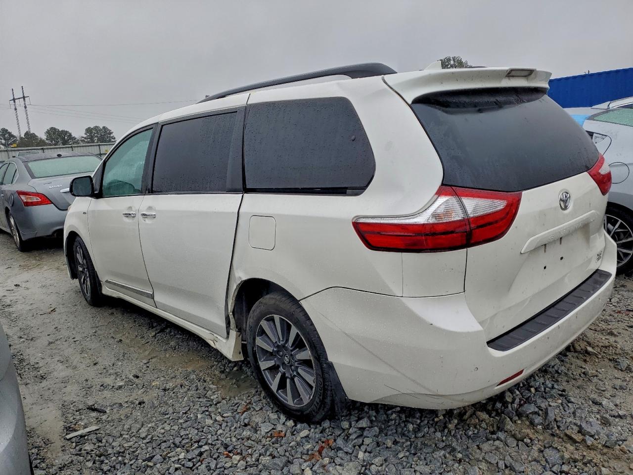 TOYOTA SIENNA XLE