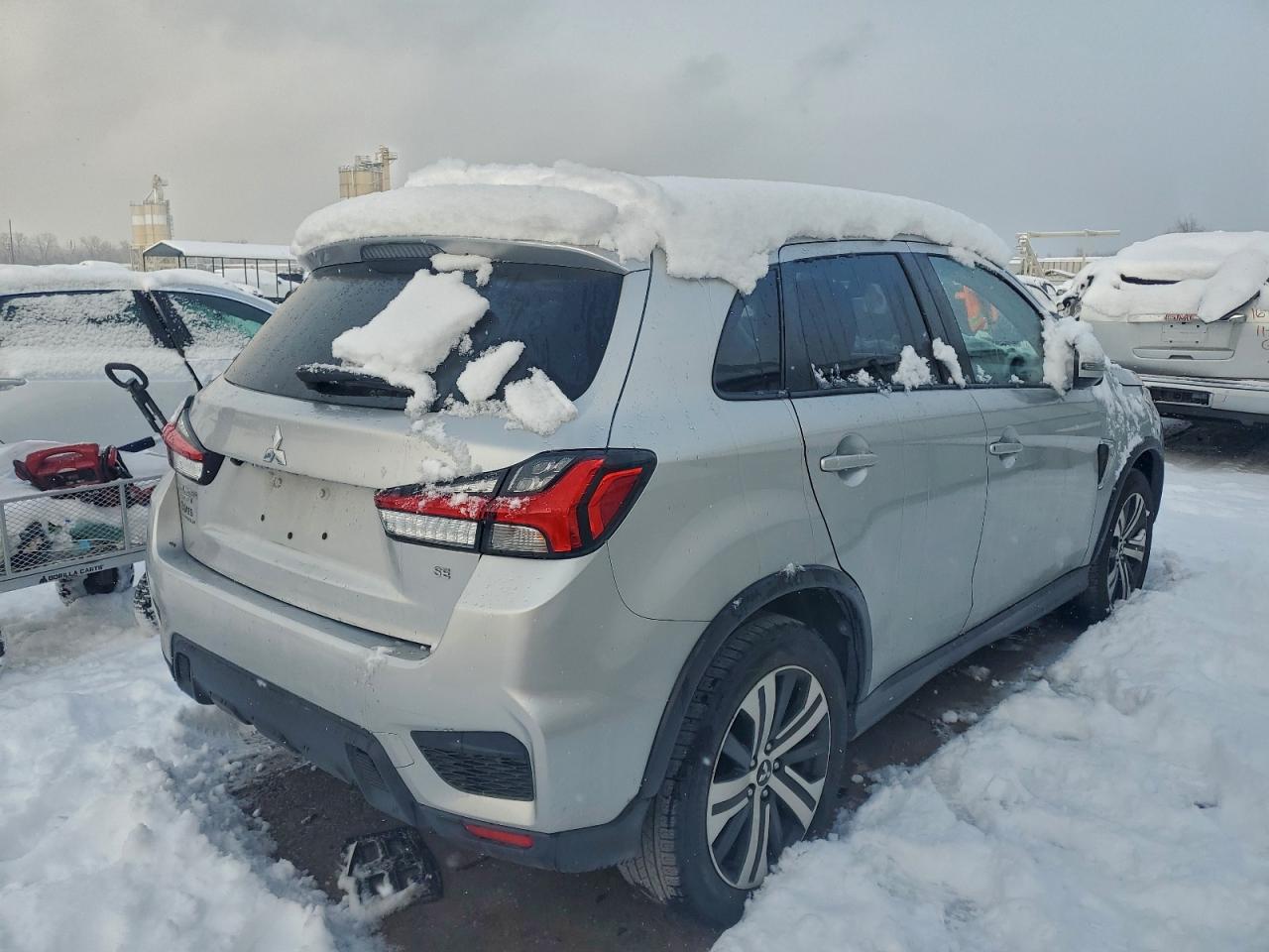 MITSUBISHI OUTLANDER SE
