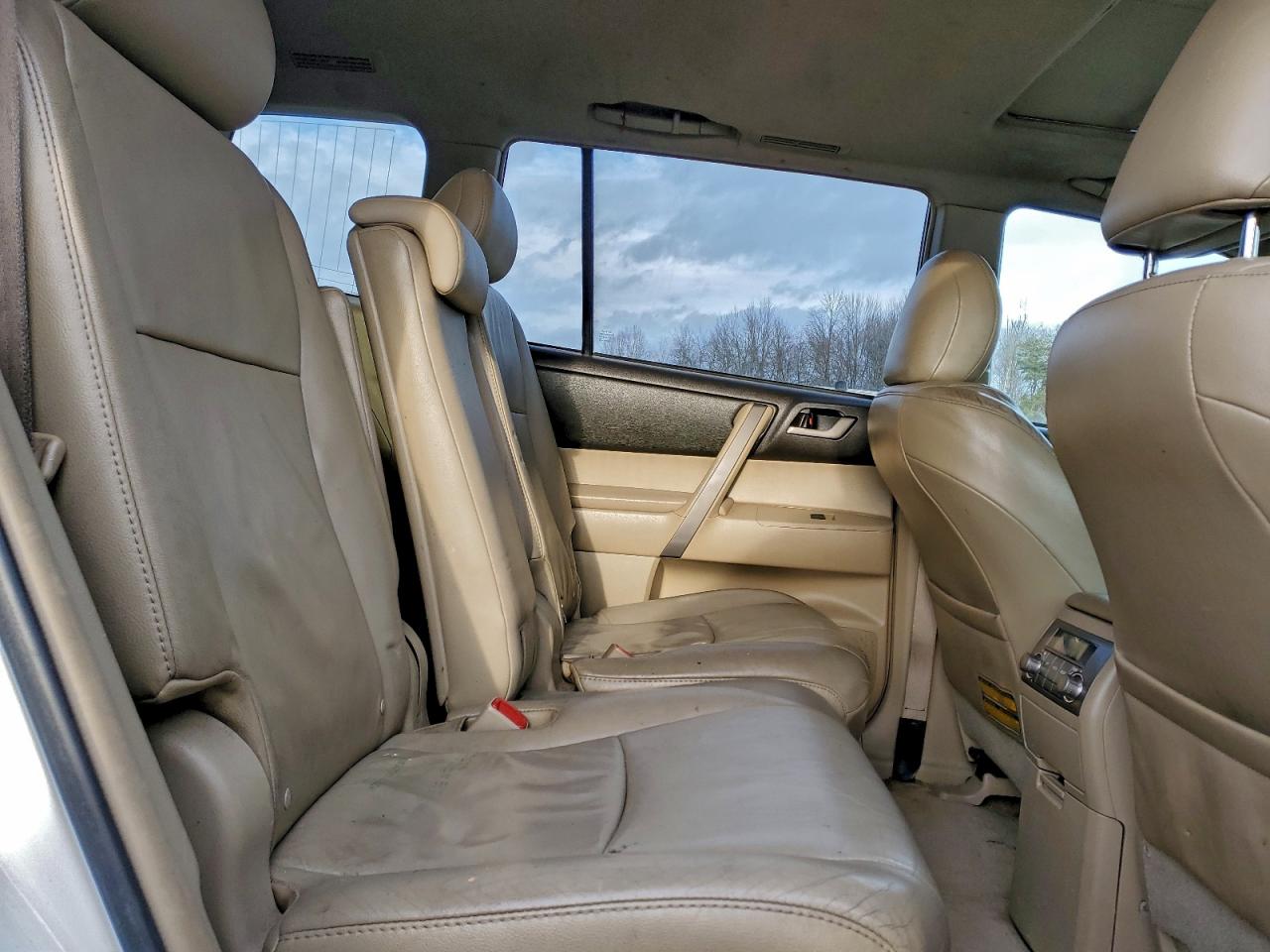 TOYOTA HIGHLANDER SE