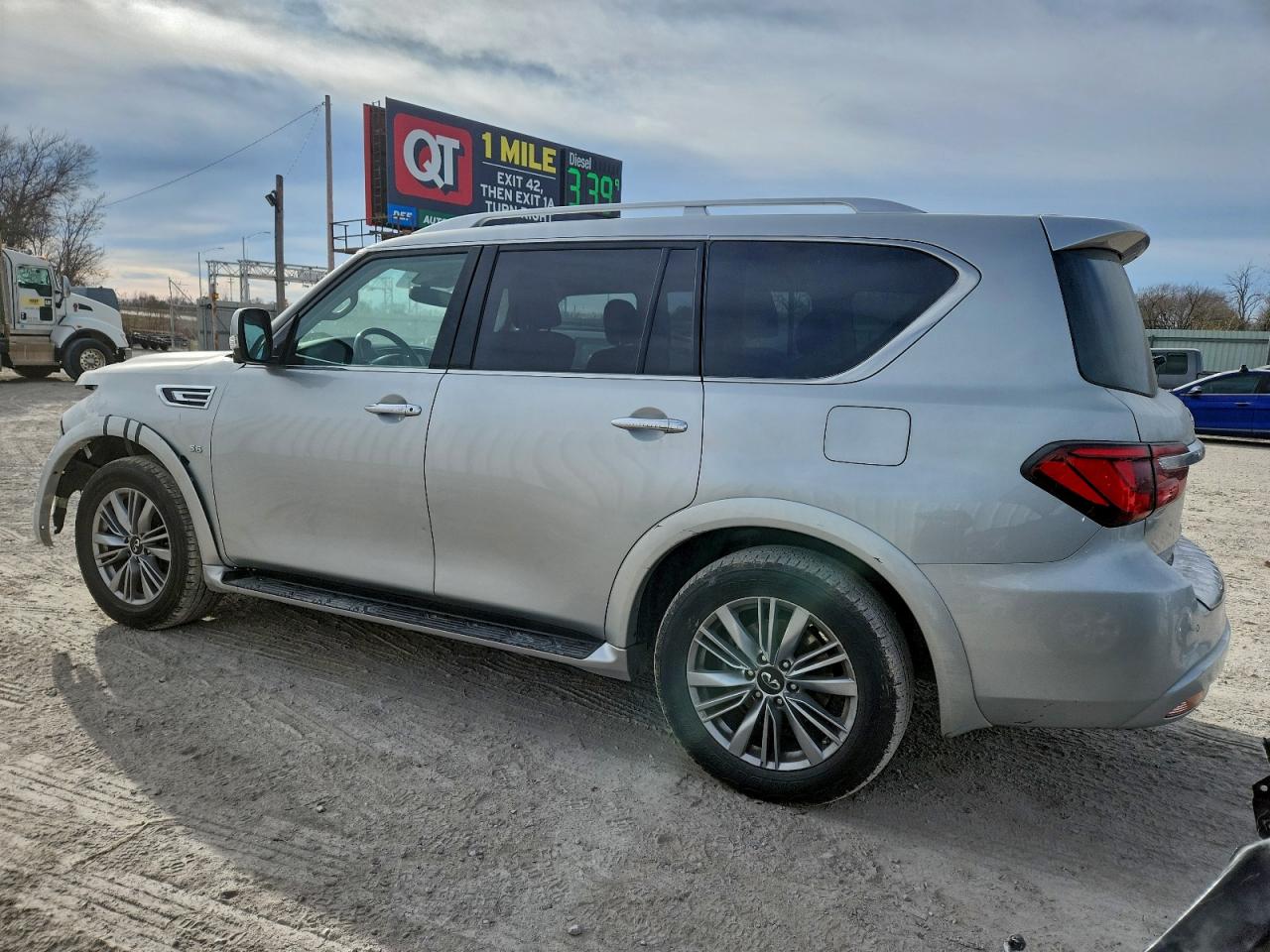 INFINITI QX80 LUXE