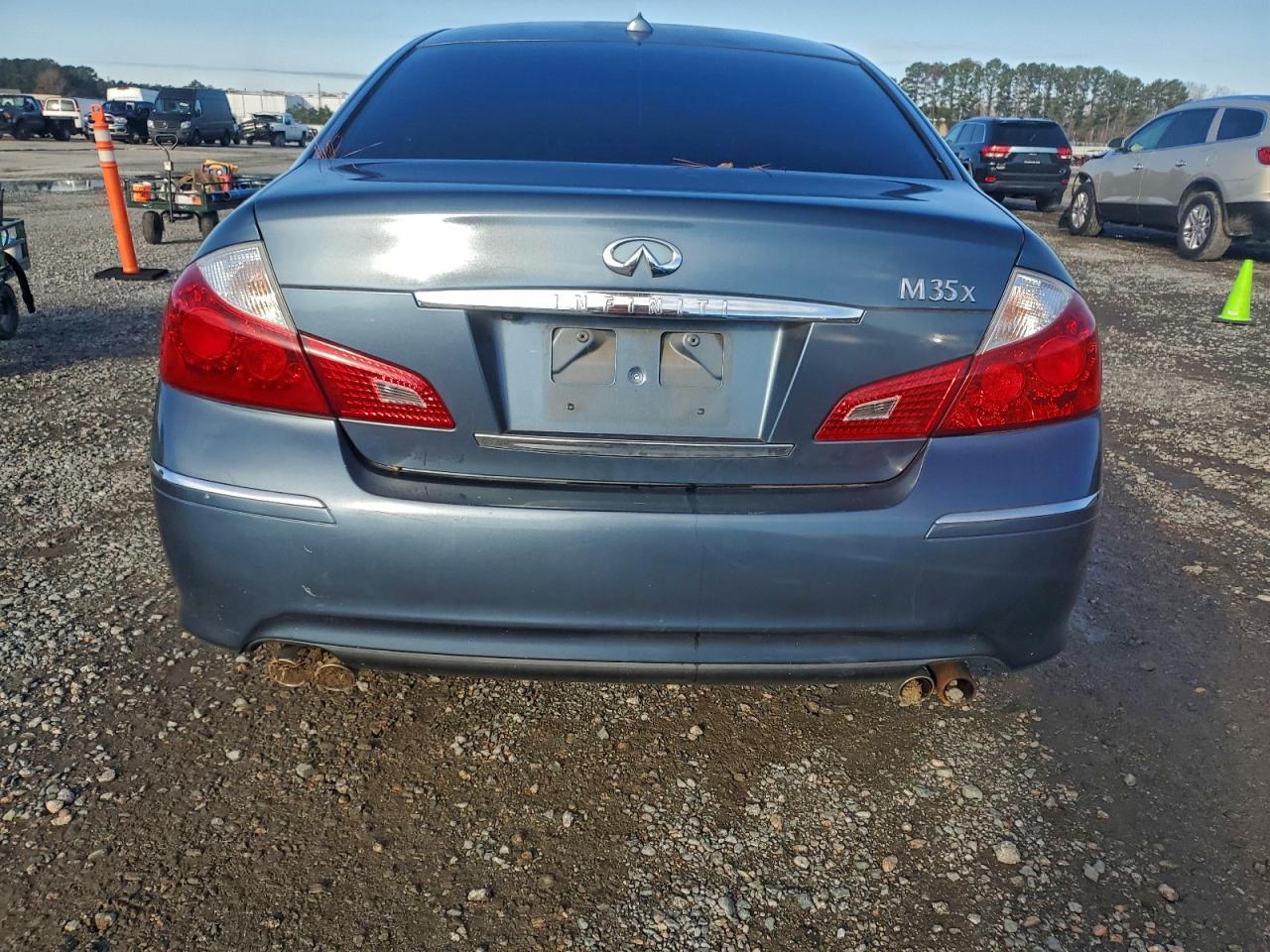 INFINITI M35 BASE