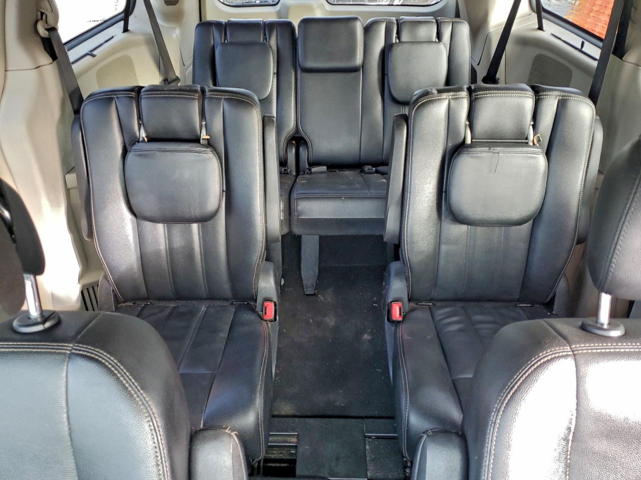 Lot #3316779452 2015 CHRYSLER TOWN & COU