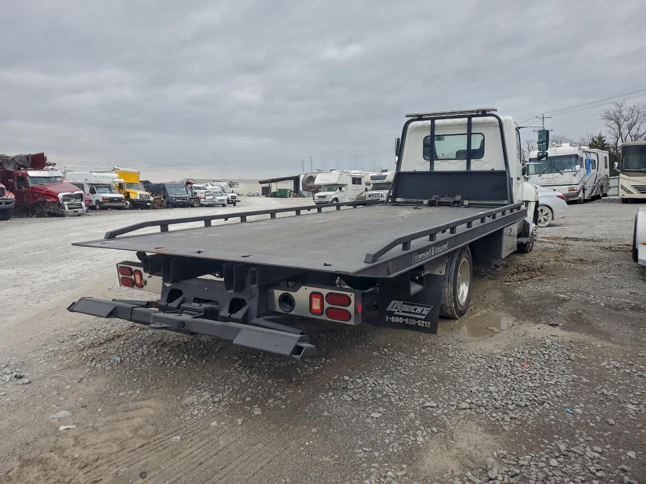 Lot #3311656247 2014 HINO 268