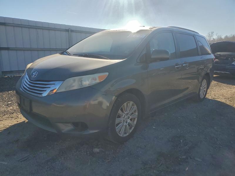 2012 TOYOTA SIENNA XLE #3302748029