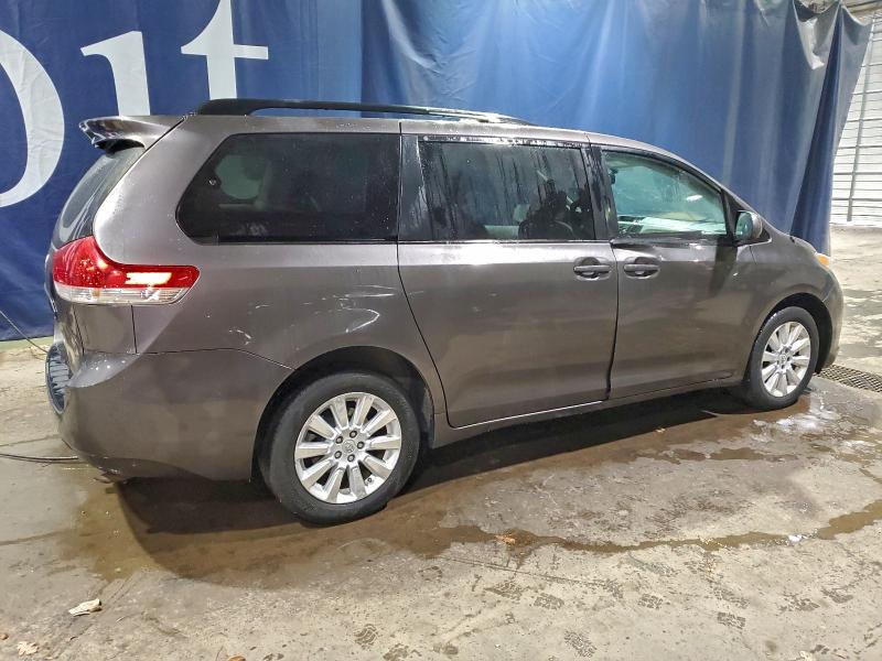 2013 TOYOTA SIENNA XLE #3304547437