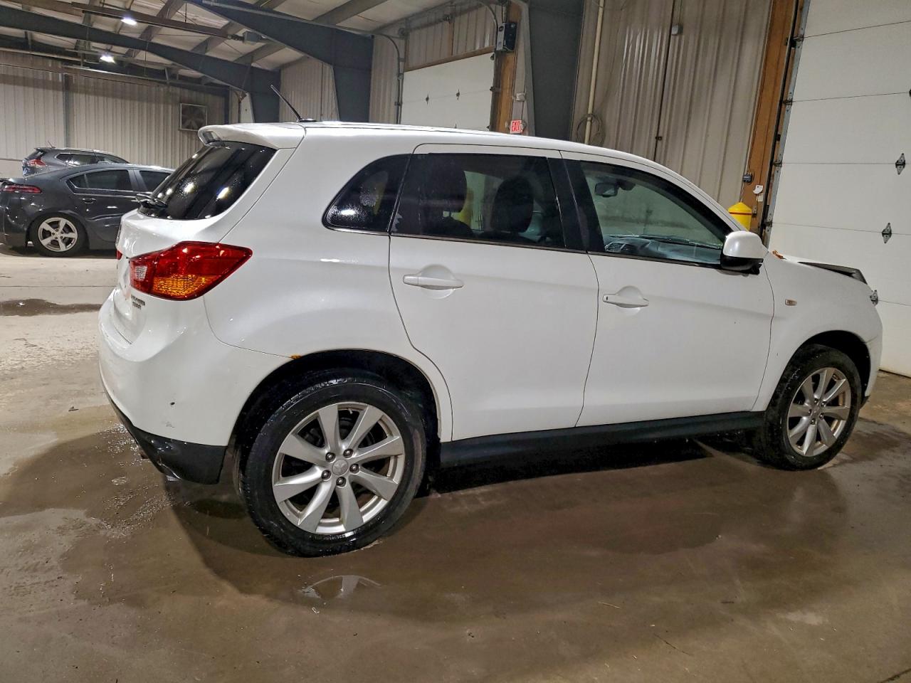 MITSUBISHI OUTLANDER SE