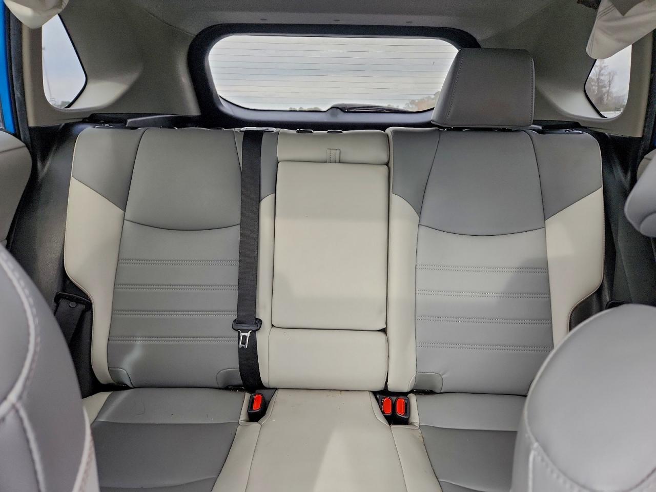 TOYOTA RAV4 XLE PREMIUM