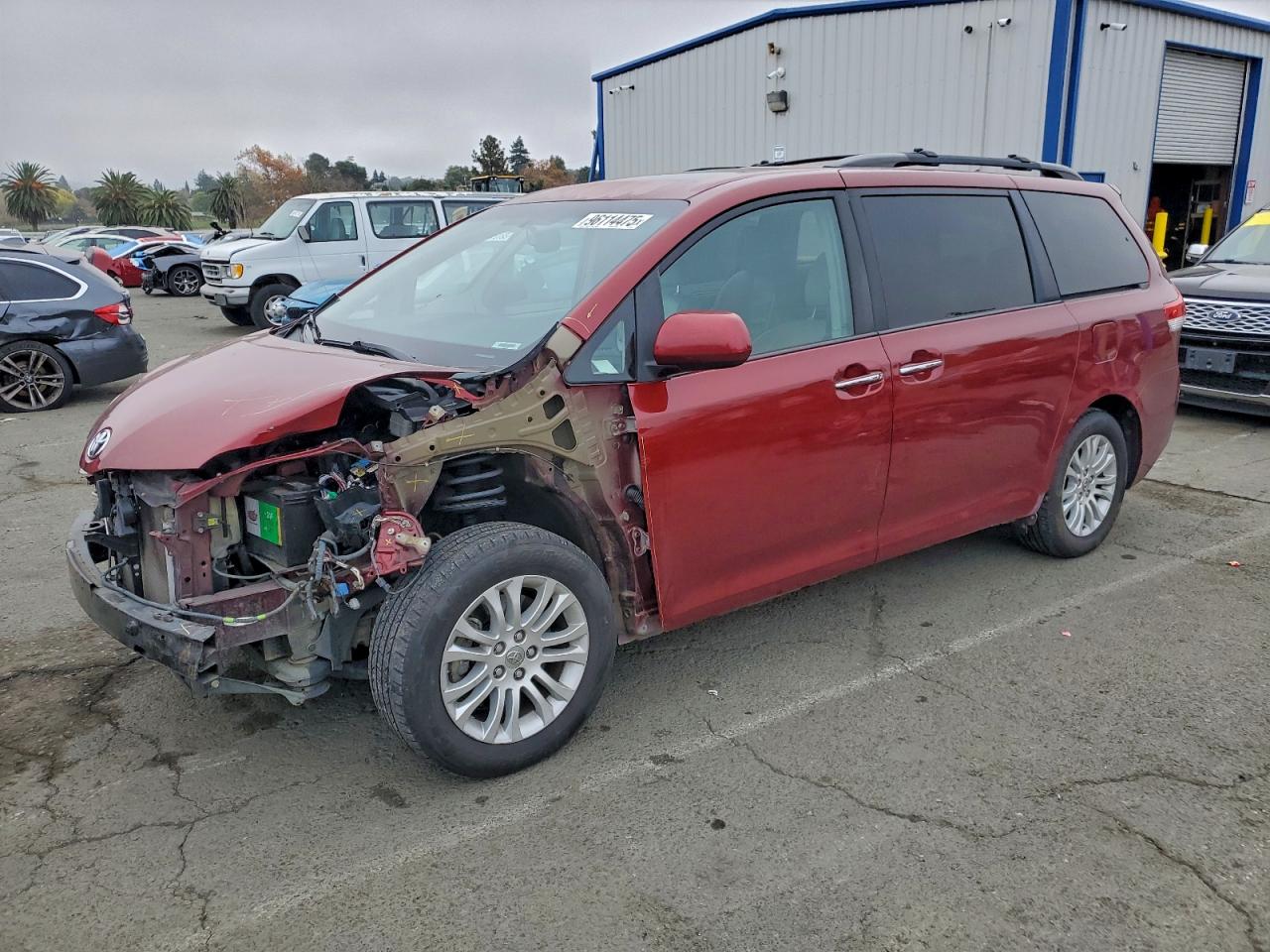 Lot #3311444344 2012 TOYOTA SIENNA XLE