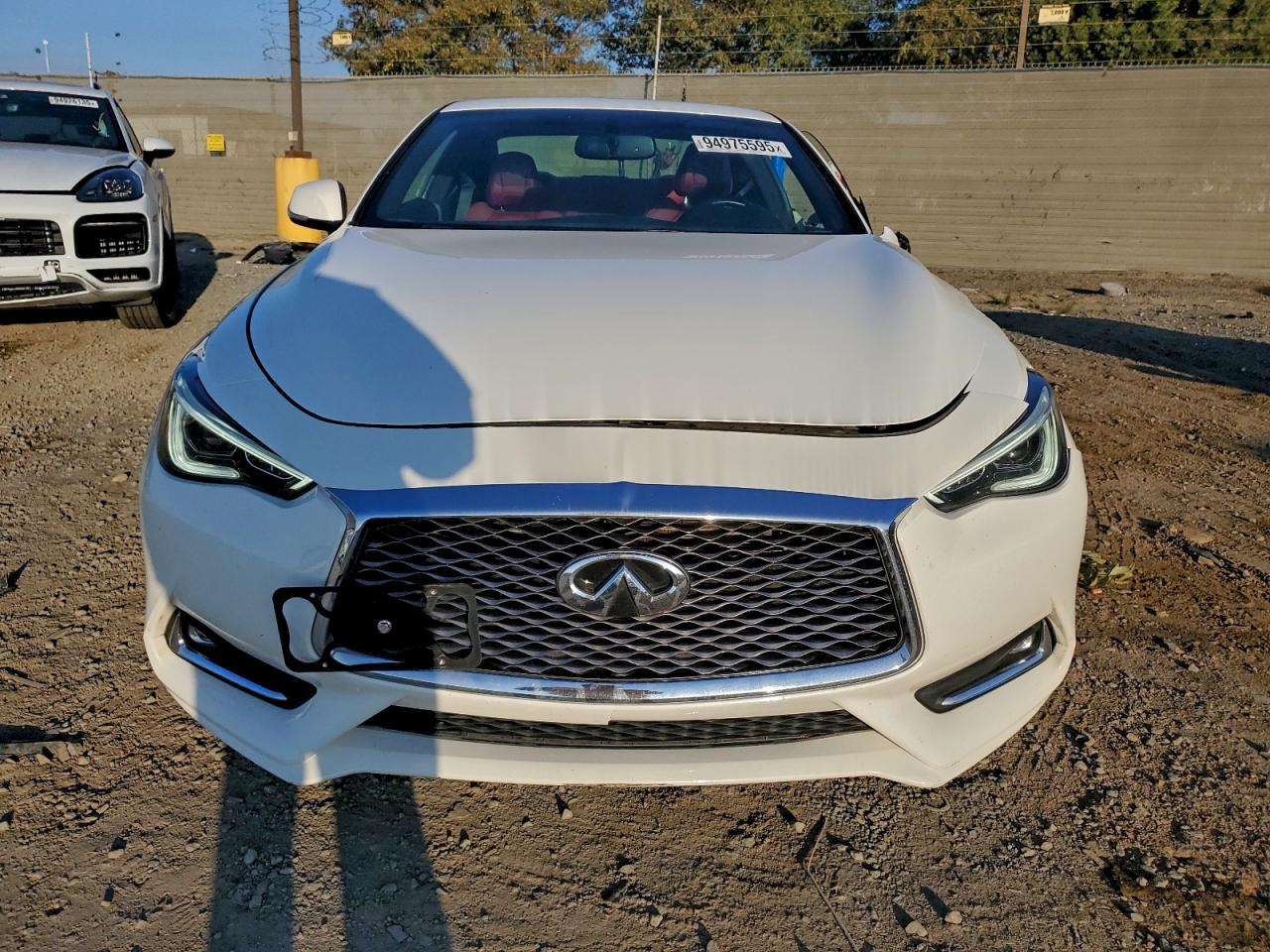 INFINITI Q60 LUXE 300