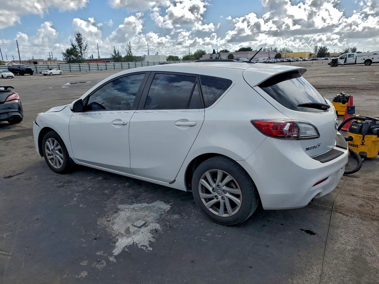 MAZDA 3 I