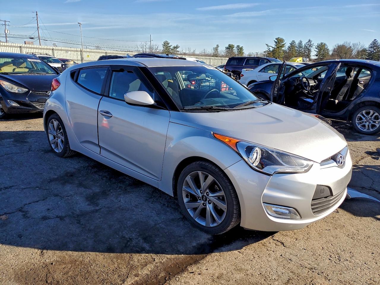 HYUNDAI VELOSTER