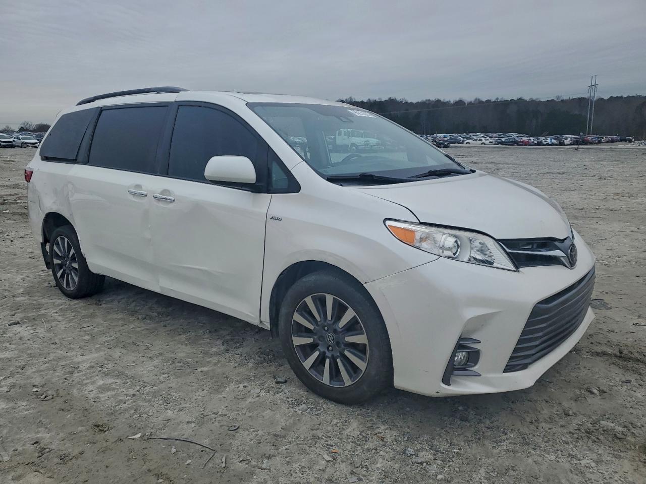 TOYOTA SIENNA XLE