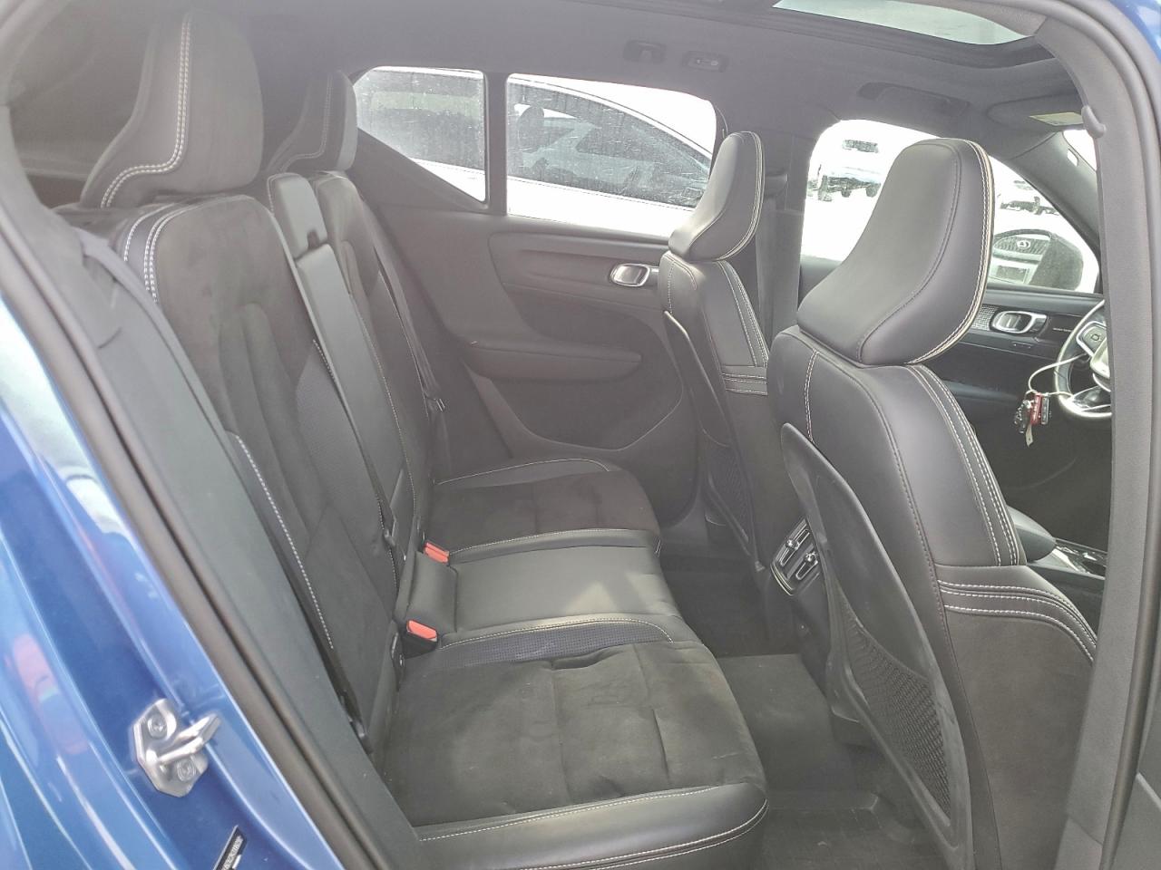 VOLVO XC40 T5 MOMENTUM