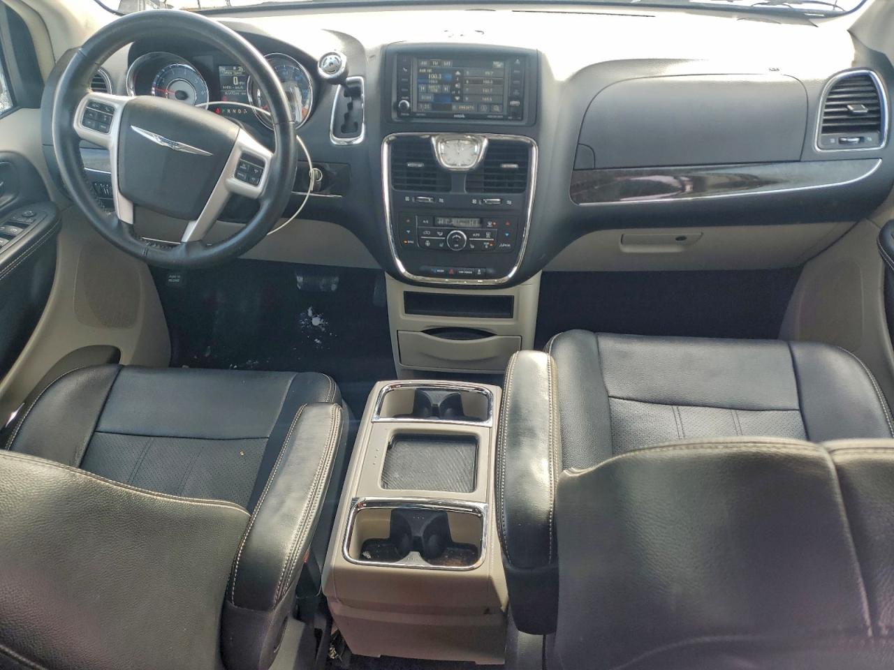 CHRYSLER TOWN & COUNTRY TOURING L