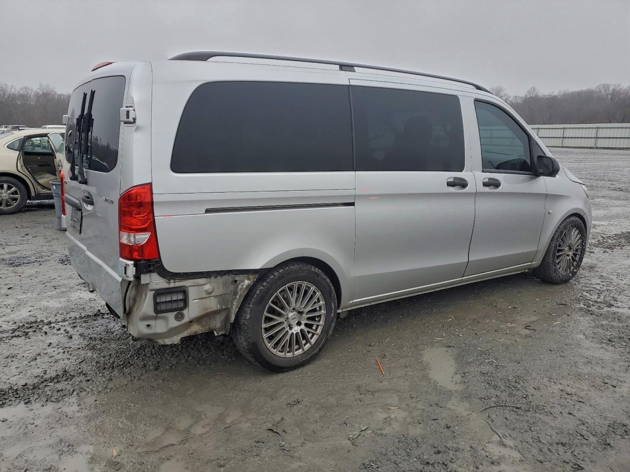 MERCEDES-BENZ METRIS