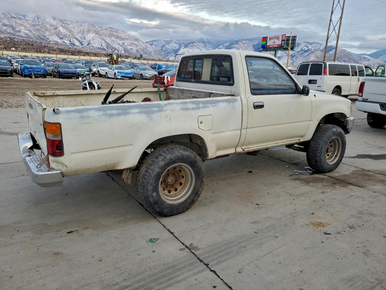 Lot #3304935563 1989 TOYOTA PICKUP 1/2