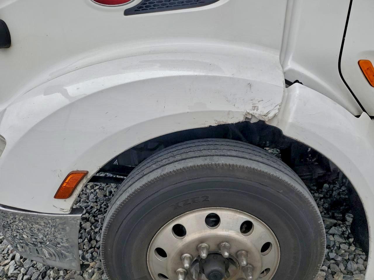 Lot #3316767431 2017 PETERBILT 579