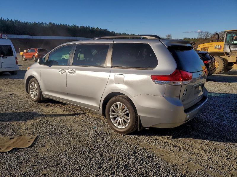 2014 TOYOTA SIENNA XLE #3311583840