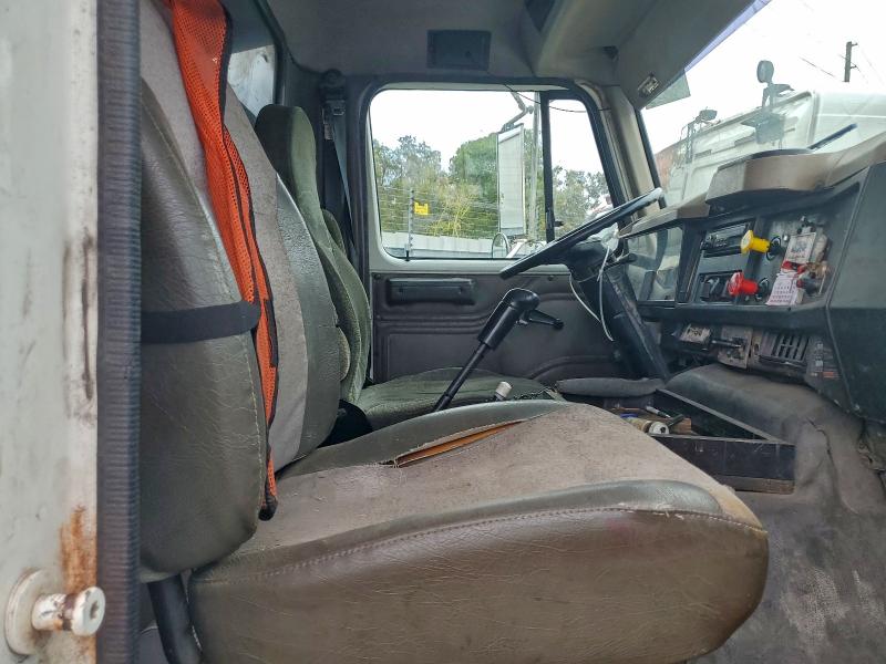 2001 INTERNATIONAL 8100 #3308467294