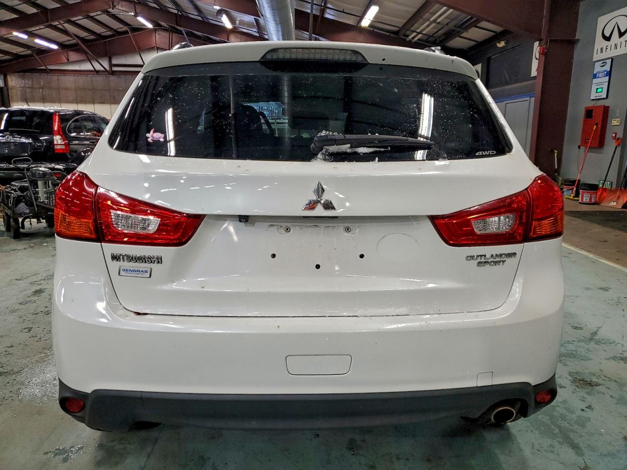 MITSUBISHI OUTLANDER SE