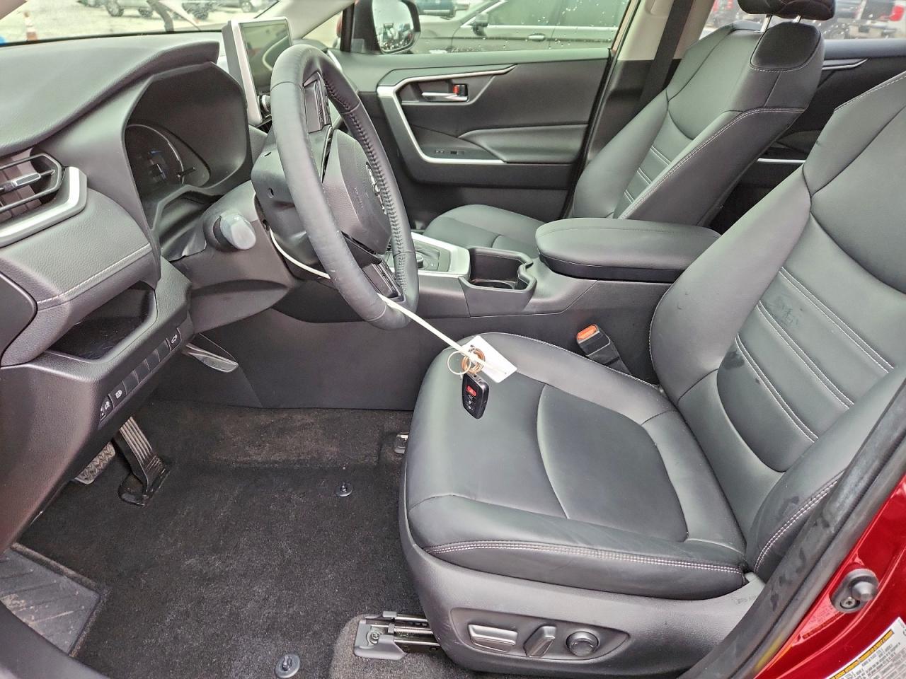 TOYOTA RAV4 XLE PREMIUM