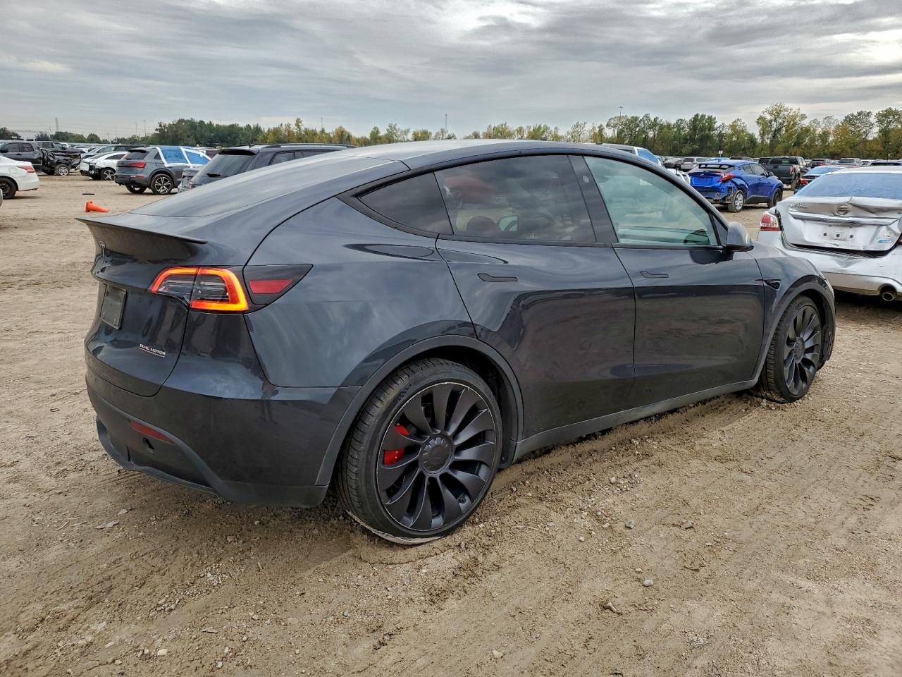 TESLA MODEL Y