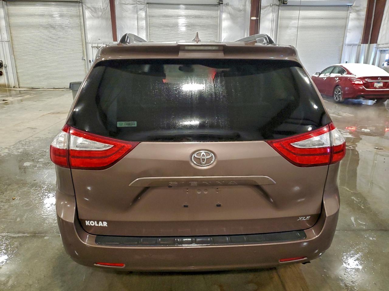 Lot #3317884922 2018 TOYOTA SIENNA XLE