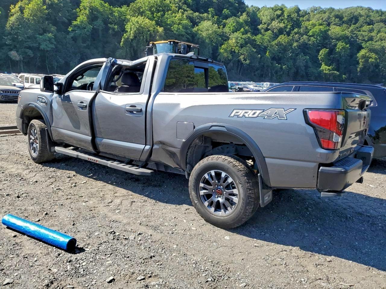 NISSAN TITAN SV