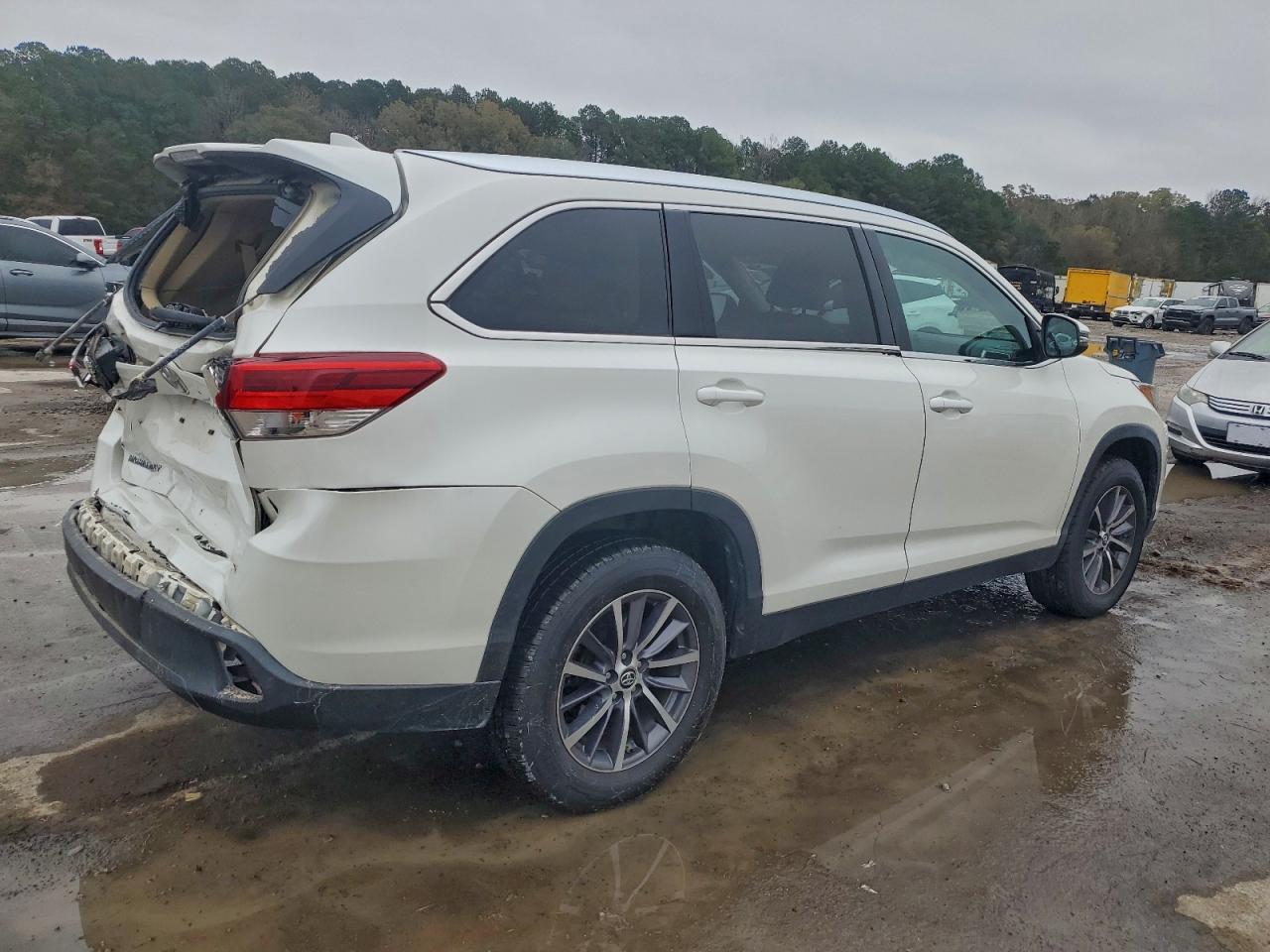 TOYOTA HIGHLANDER SE