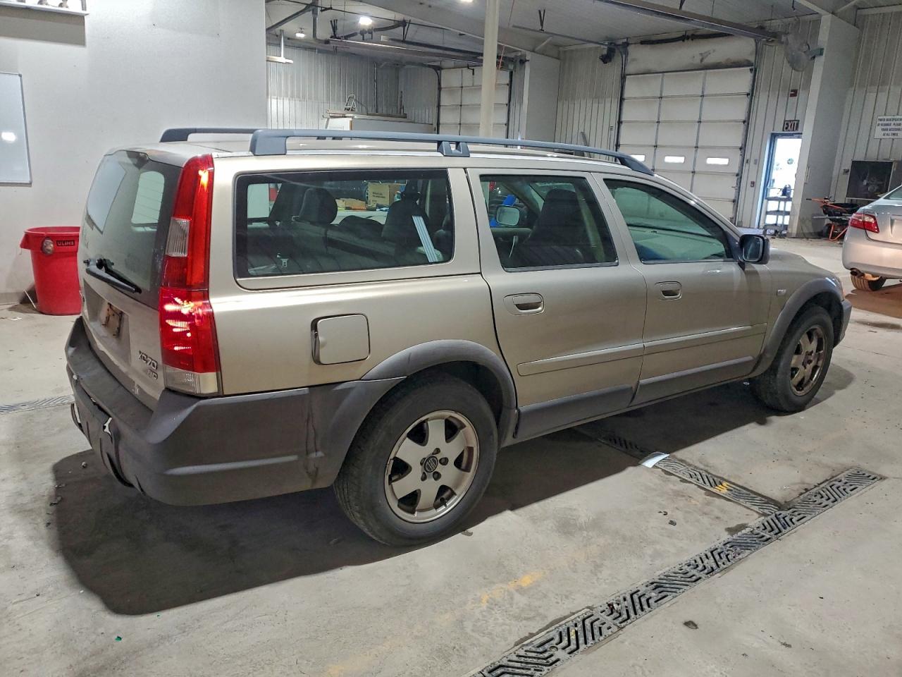 Lot #3315961189 2004 VOLVO XC70